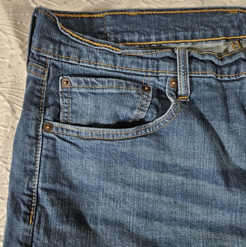 Levi's 505 Straight Leg Men's Jeans in Medium Blue Denim Size 38X32 - Picture 8 of 9
